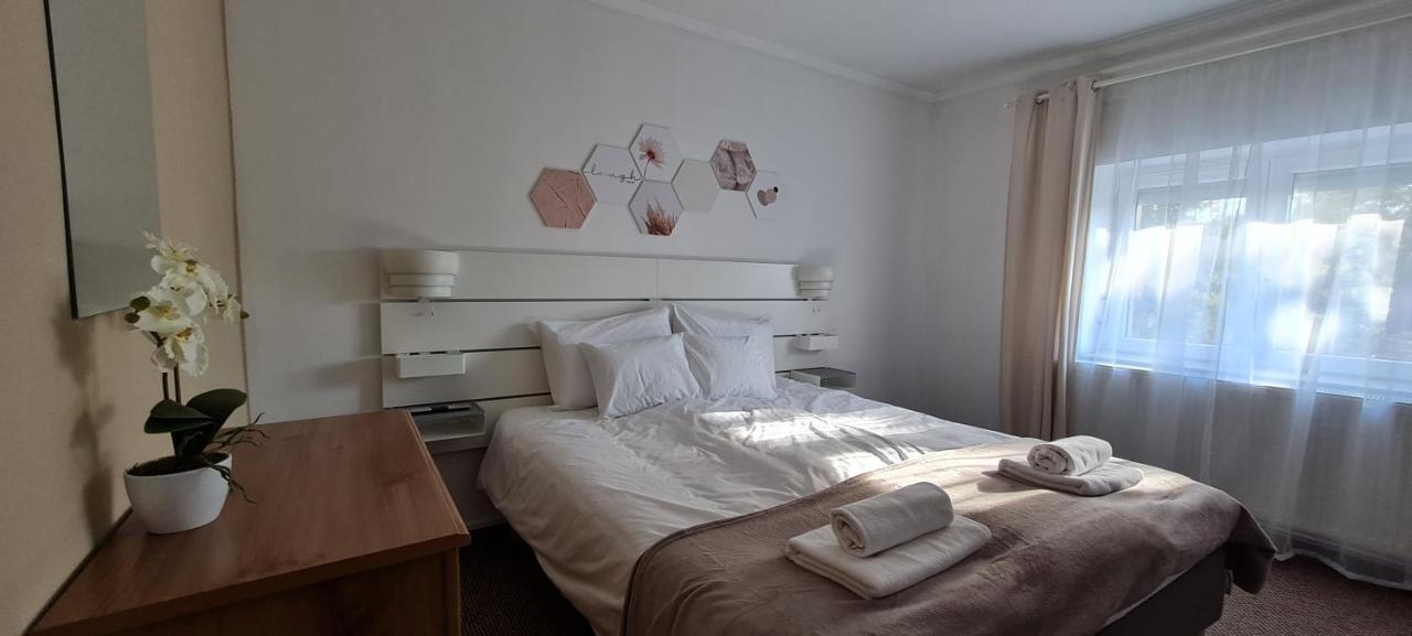 Lugas Apartman Miskolctapolca 2 Haloszoba Dezsa Es Jakuzzi Koezel A Barlangfuerdohoez Dış mekan fotoğraf