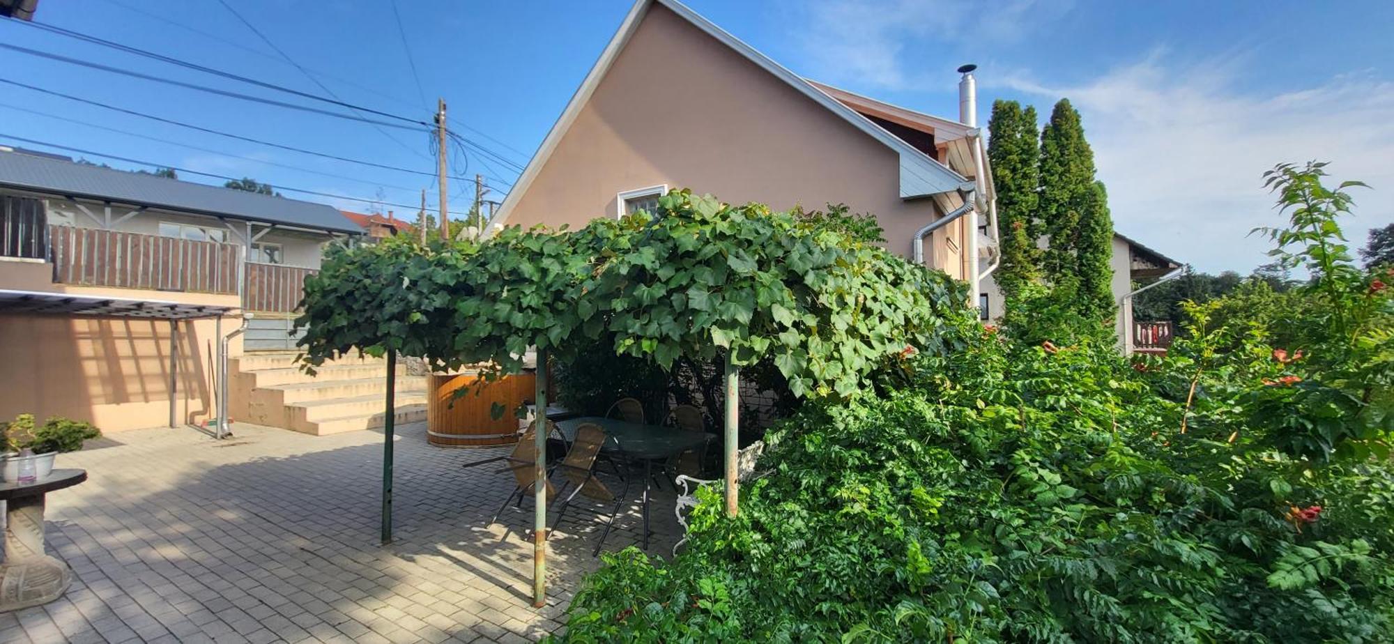 Lugas Apartman Miskolctapolca 2 Haloszoba Dezsa Es Jakuzzi Koezel A Barlangfuerdohoez Dış mekan fotoğraf